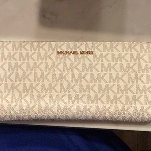 MK large logo continental wallet vanilla